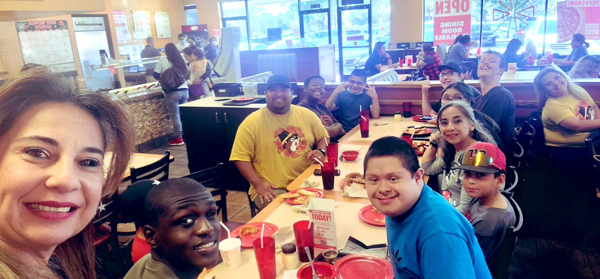 SVences56's tweet photo. My first Friendsgiving this year! It was fun catching up with my MCHS students! #Family https://t.co/Ns48Z222DR