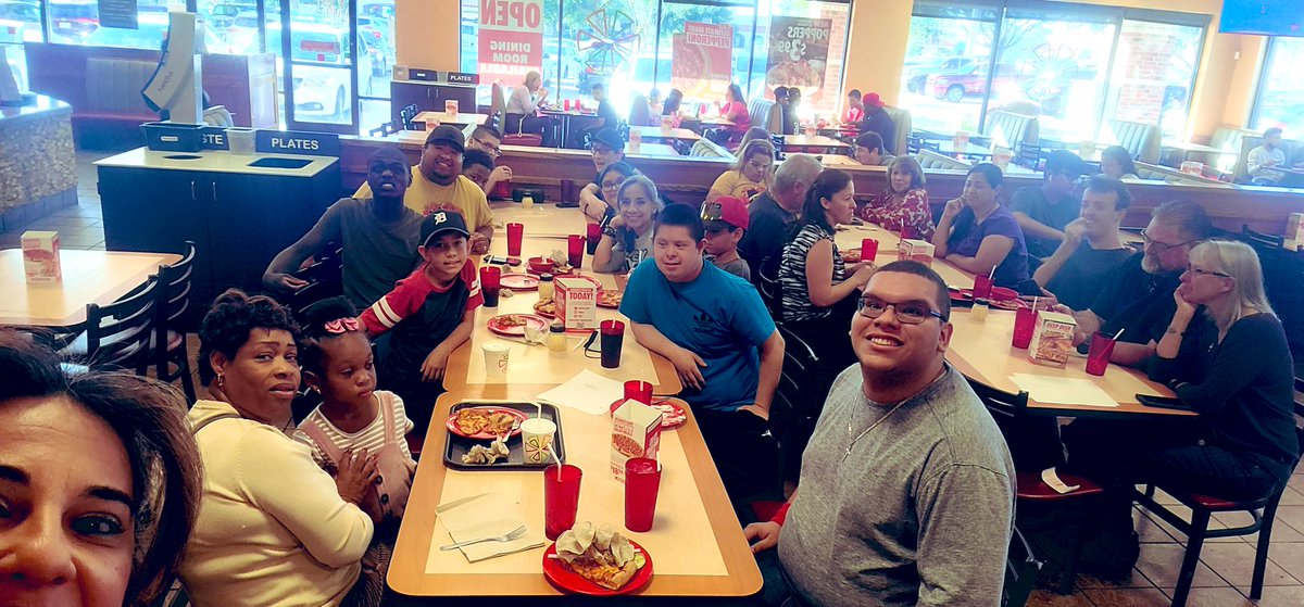 SVences56's tweet photo. My first Friendsgiving this year! It was fun catching up with my MCHS students! #Family https://t.co/Ns48Z222DR