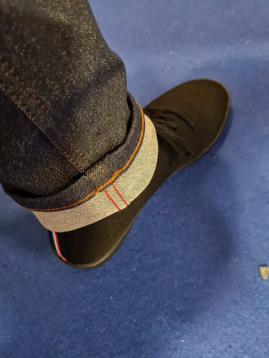 SamuelCollin2's tweet photo. Salon @MIF_Expo 
Issues de bouteilles recyclées, les #sneakers #Ector par @SOFTIN2 sont d un confort et une légèreté incroyables ! De vrais chaussons c'est bluffant 💙🤍❤
#madeinfrance #recyclage 
👇👇👇
https://t.co/7CQyX3vuOt https://t.co/MnTcEGVZhJ