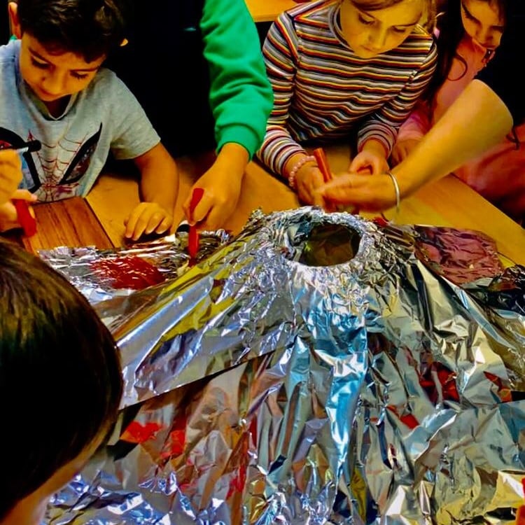 SchoolRustam's tweet photo. واحد کار. کلاس پیش دبستانی. آتشفشان🌋
Reception learning about volcanos 🌋
#آتشفشان #مدرسه_فارسی_لندن #زبان_فارسی #فارسی_زبان #کلاس_فرسی #تدریس_زبان_فارسی #آموزش_فارسی
#volcano #persianclasses #persianschoollondon #persianclasses #farsischool #farsiclasses #farsilessons https://t.co/x7rCCYd3yW