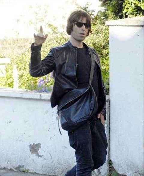 liam and noel every six hours (@gallaghershours) on Twitter photo 