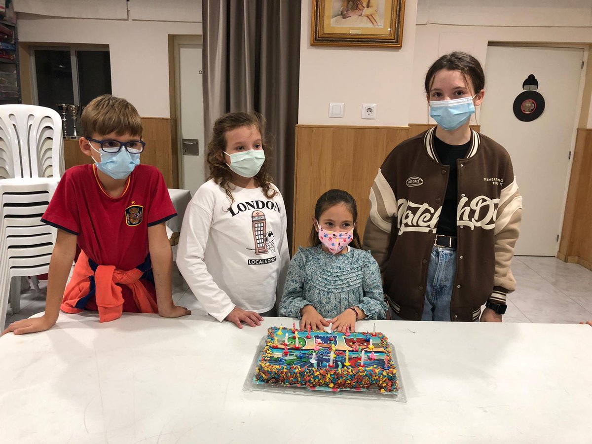 f_elsjovenils's tweet photo. ¡Este finde los infantiles se lo han pasado pipa!
Celebraron los cumples de julio, agosto y septiembre con una merienda 🎂 y prepararon las postales de Navidad 🎄 con las que participarán en el concurso de JCF o se divirtieron jugando. ♟️
#fentfalla #pequeJovenils #Falles22 https://t.co/giRIrjoV5n