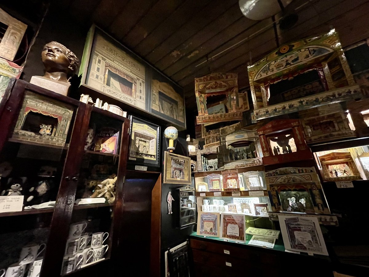 exitthelemming's tweet photo. For fans of Diagon Alley and quirky emporia: Pollock’s Toy Museum feels like it only exists in your dreams, but it’s really there.

The shop has all you need in toy theatres and strange wooden playthings @PollocksMuseum https://t.co/fAdFtDWBzE