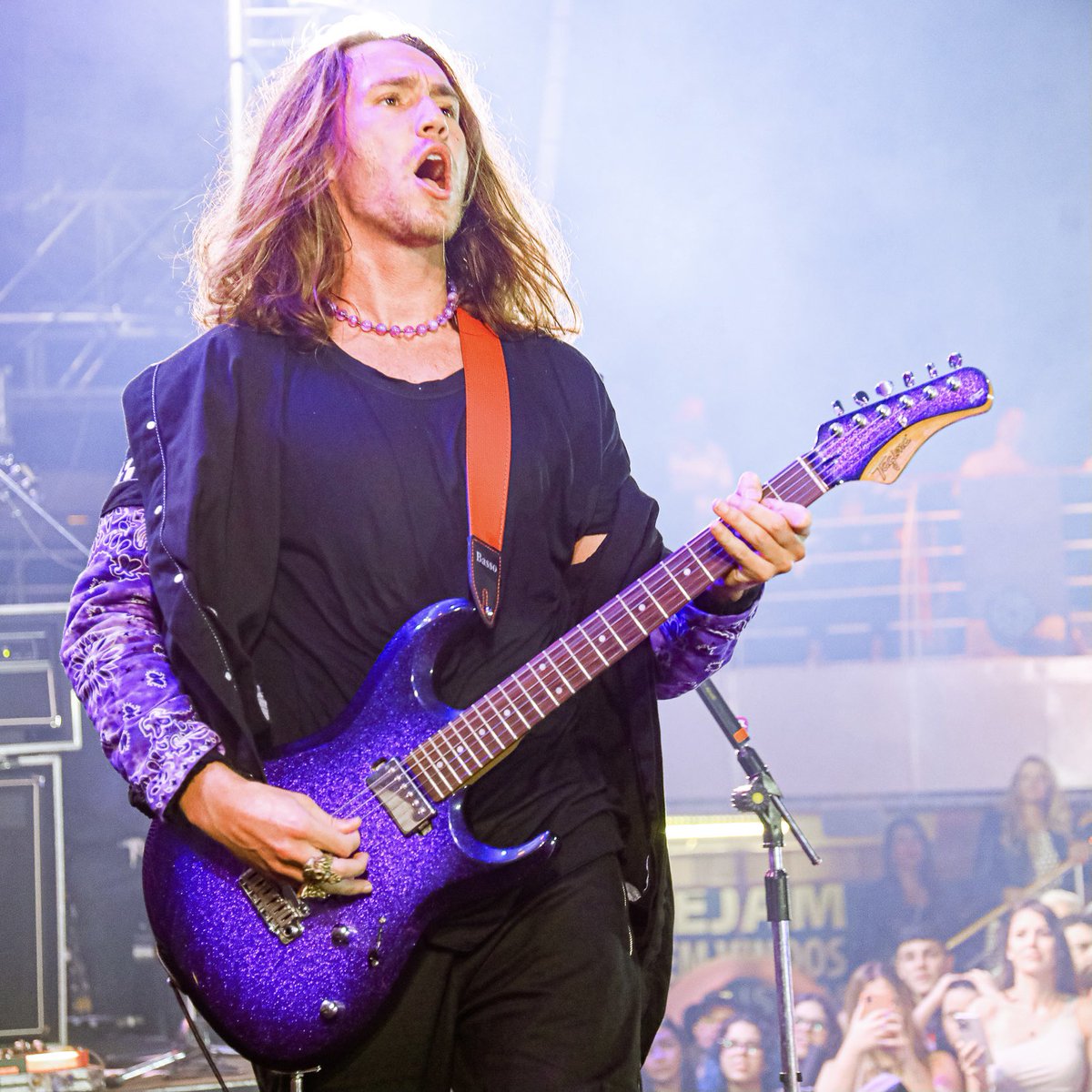 VitorKley's tweet photo. ESTAMOS DE VOLTA!
obrigado a todo mundo pela noite de ontem!
primeira vez de #OAMD ao vivo!
🤘🏼🔥🖤 https://t.co/oy2jzlFHCp