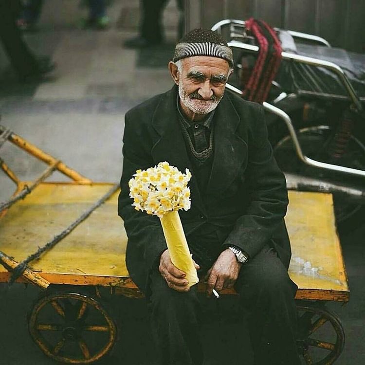 • sevgili dost;
"Allâh'a ve güzel günlere olan inancını koru."