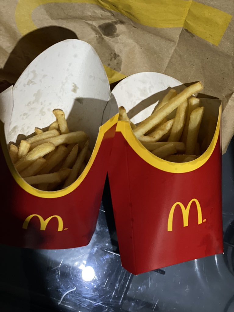 Ordered a large meal from <a href="/McDonalds/">McDonald's</a> Walworth Road SE17 tonight and this is the fries 🍟 that I got 👀. Totally disgusted 😤