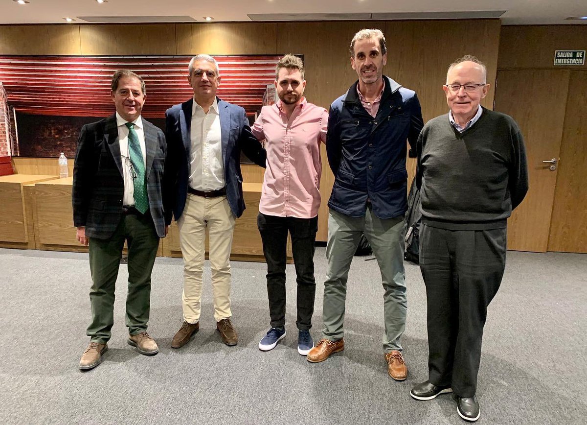 SanJoseClinica's tweet photo. SEECO (Sociedad Española de Ecografía).
Clausura del Curso de Ecografía de Tobillo y Pie, con una gran organización, instalaciones y compañeros ponentes Dr. cerezo, Dr. Jimenez @fjdconesa D. Samuel Pina @podosamuel D. Emilio Merchan https://t.co/pb9DNexcOU