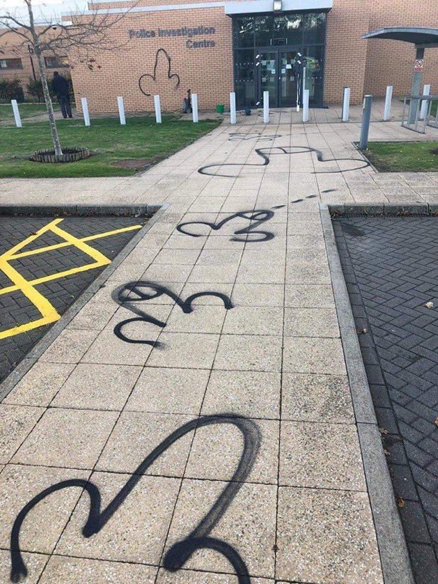 No Context Brits tweet media