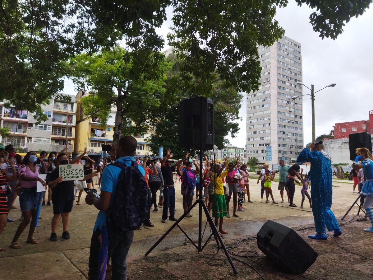 Ni la lluvia,ni nadie ,nos quitan la felicidad 🇨🇺💪.Eso solo lo logra la #RevolucionCubana.
#ConCubaNoTeMetas 
<a href="/DiazCanelB/">Miguel Díaz-Canel Bermúdez</a> 
<a href="/yoeaberob1/">Yoel Perez Garcia</a> 
<a href="/Karli_SantanaR/">Karla Santana</a> 
@aylinalvarezG 
@armandoacruz