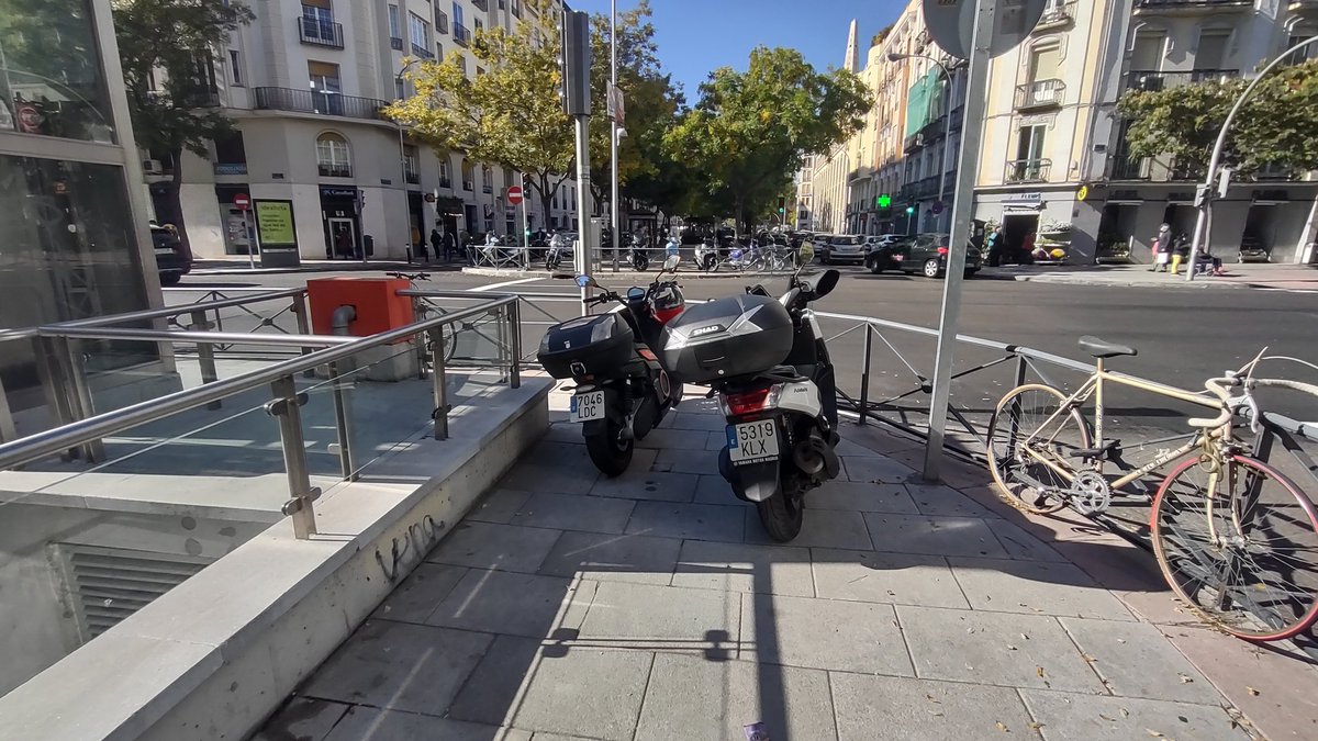 Ivan_Azagra's tweet photo. @Lineamadrid no dejan paso https://t.co/j4V4Ece9tP