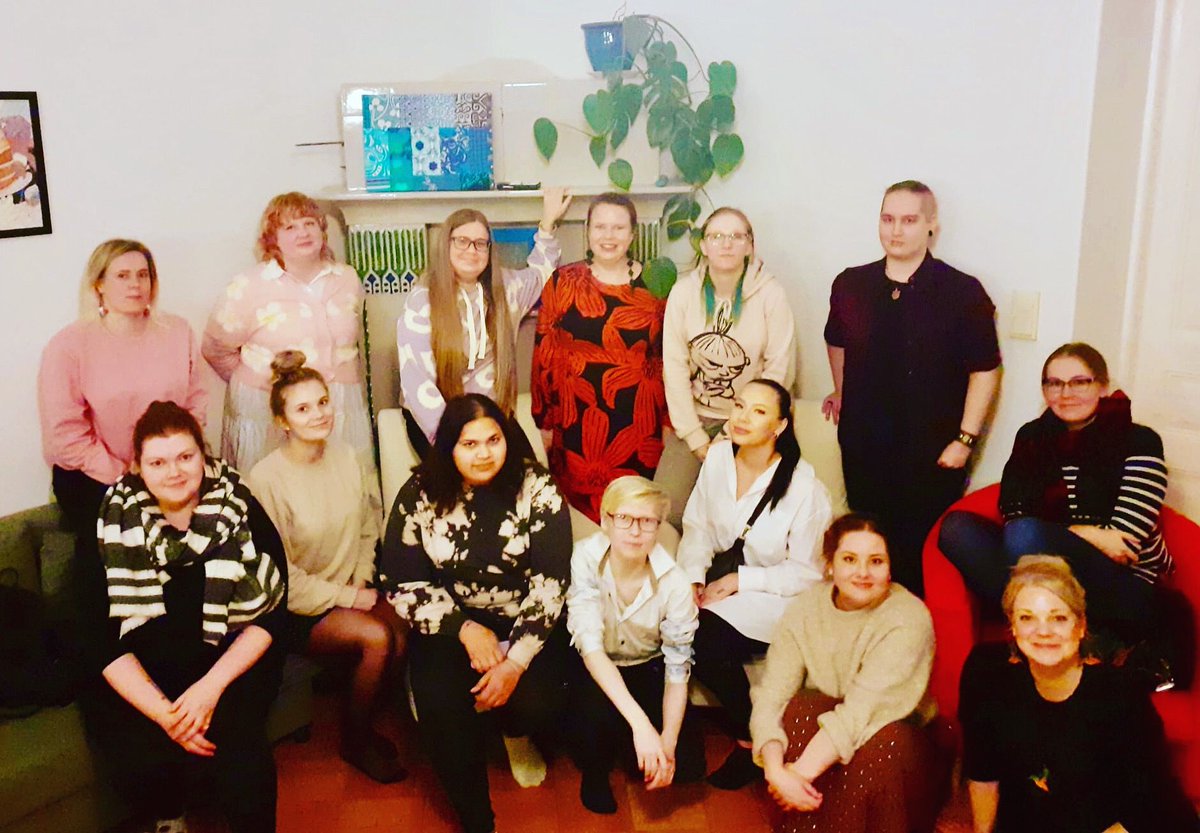 "Inspiroitunut", "voimaantunut", "odottava". Tällaisia fiiliksiä oli verkostotapaamiseen osallistuneilla kokemusvaikuttajilla ja vertaistoimijoilla.🥰 Tässä jengissä oli joukkovoimaa ja tahtoa vaikuttaa nuorten tulevaisuuteen.🤝🏻🔥 <a href="/tukenasi/">Tukenasi ry</a> @vamosturku @vsfinfami @autalastary