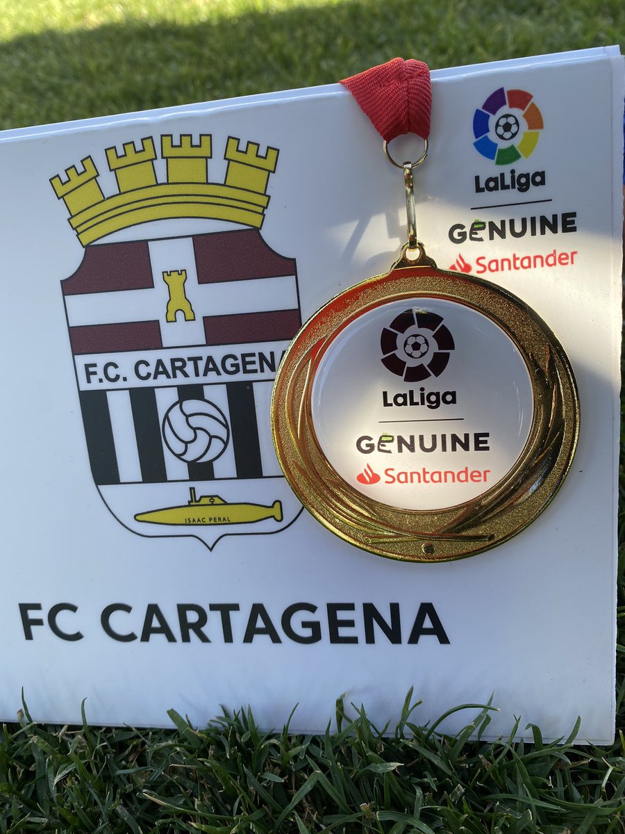 AlberPagan's tweet photo. Cerramos un finde espectacular con una infinidad de emociones. Una gran experiencia para este equipazo y un placer compartirlo con este gran equipo humano! @Rebeca_Gamar @javimadridfut @Olgarodfer @dieguitosnchez4 @xams92 @FCCartagena_efs @FCC_Cantera #CompartirAntesQueCompetir https://t.co/nR3sJ1gsqx
