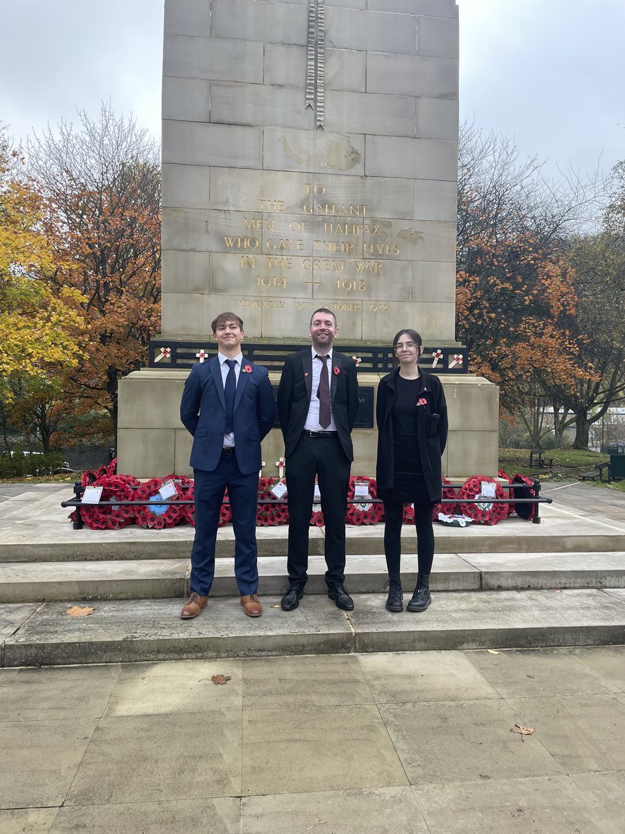 crossleyheath's tweet photo. Lest we forget. 
Very moving Remembrance service this morning at the cenotaph and @HalifaxMinster. Thank you to Will and Leila for representing Crossley Heath. 
#remembranceday #WeWillRememberThem https://t.co/MQa5ME5qg7