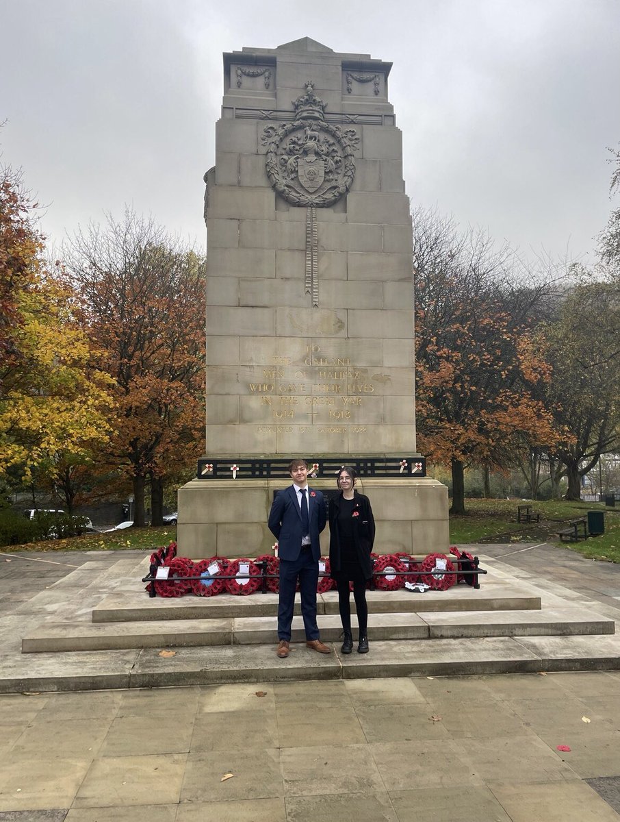 crossleyheath's tweet photo. Lest we forget. 
Very moving Remembrance service this morning at the cenotaph and @HalifaxMinster. Thank you to Will and Leila for representing Crossley Heath. 
#remembranceday #WeWillRememberThem https://t.co/MQa5ME5qg7