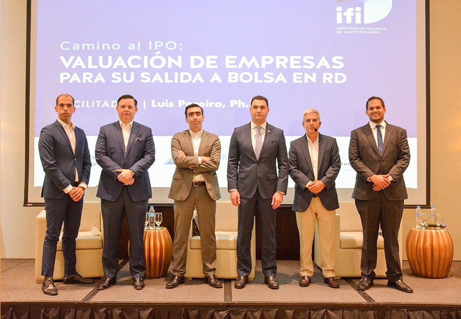 Fotos del evento del Instituto de Finanzas de #SantoDomingo que co-patrocinamos: "Camino al #IPO : #valuación de #empresas para su salida a #bolsa en  #RepublicaDominicana " con el expositor y asesor internacional Luis Pereiro. El evento contó con un conversatorio de la <a href="/bolsard/">BVRD</a>