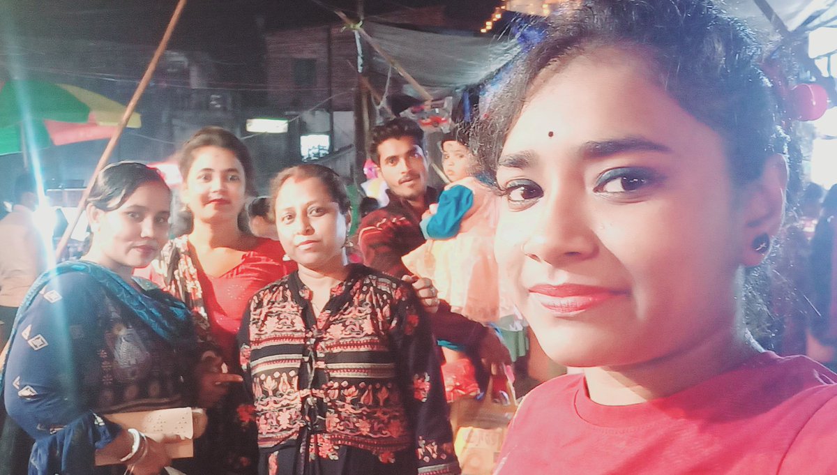 PiyaliNaskar19's tweet photo. জগদ্ধাত্রী পুজো ❤️❤️❤️ https://t.co/vLRuLnVFQu