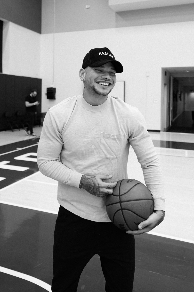 1 RETWEET = 1 VOTE 🚨
Let’s get #KaneBrown to be #TheCountryArtist of 2021 #PCAs!