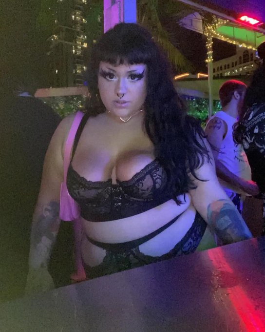 i stomped on his balls https://t.co/7wd3cgjU9H<a href="/tag/newprofilepic"class="tags"><span>#newprofilepic</span></a>