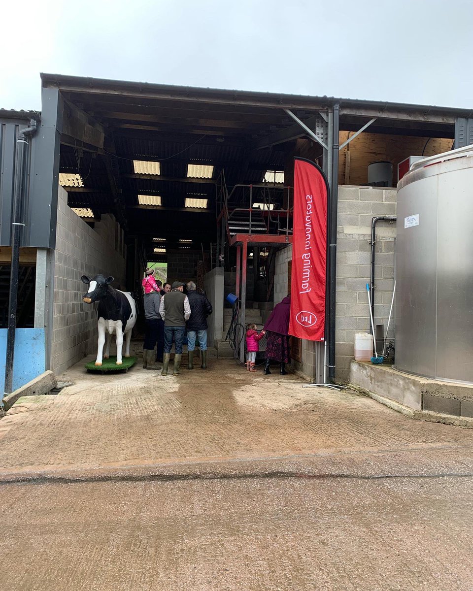 LelyMidlands's tweet photo. A big thank you to the Dakin family at Matlock Meadows for hosting our first ever Open Farm Sunday 👏🏻 we hope everyone who joined us had a fantastic day learning all about the Lely Astronaut, Lely Discovery 90, Lely Juno and Lely Luna brush 😊 🐄 🥛 #BrightFarming #TeamDairy https://t.co/VZwtldnzD9
