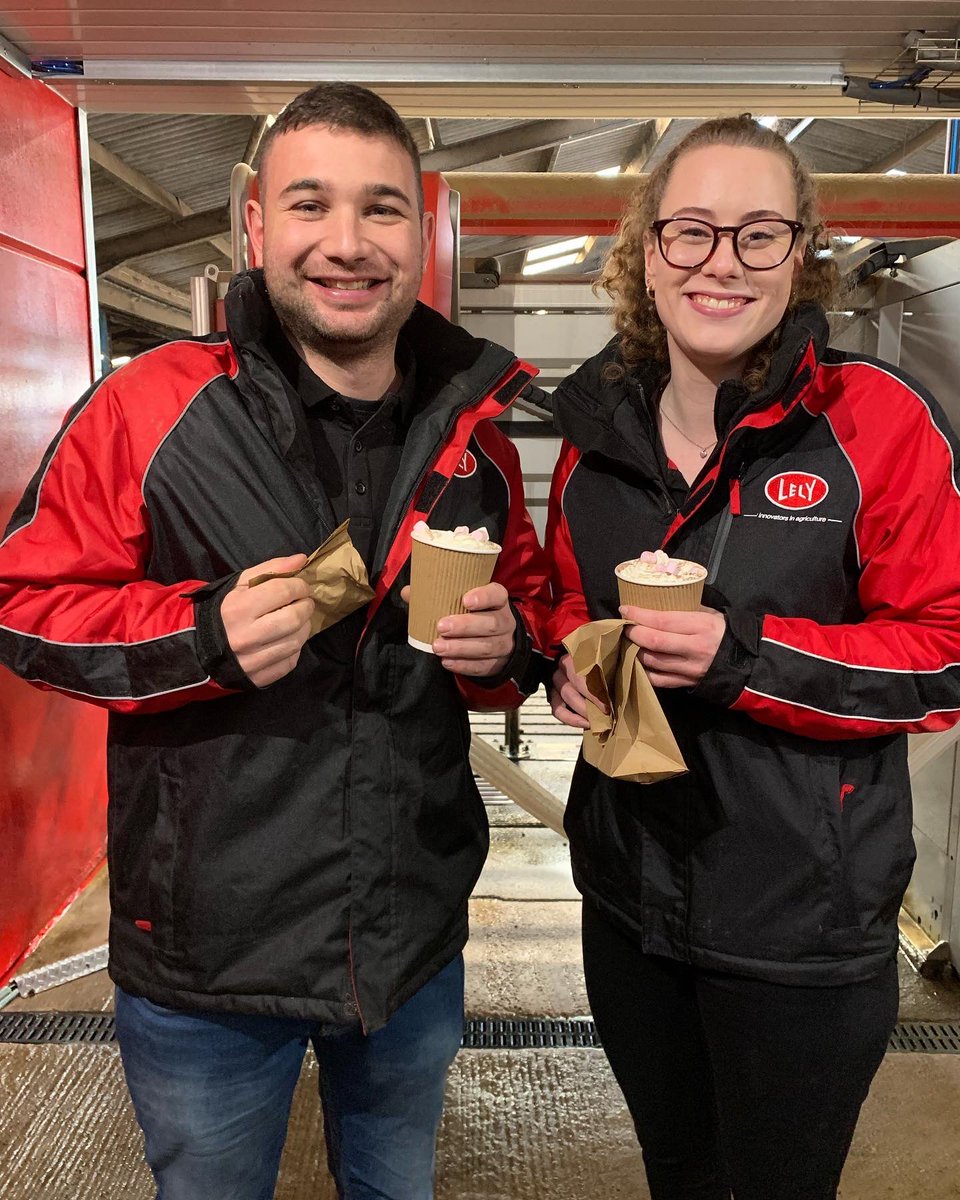 LelyMidlands's tweet photo. A big thank you to the Dakin family at Matlock Meadows for hosting our first ever Open Farm Sunday 👏🏻 we hope everyone who joined us had a fantastic day learning all about the Lely Astronaut, Lely Discovery 90, Lely Juno and Lely Luna brush 😊 🐄 🥛 #BrightFarming #TeamDairy https://t.co/VZwtldnzD9