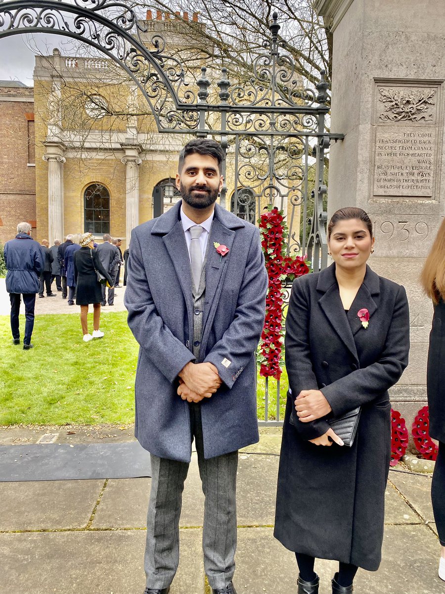 SeemaStk's tweet photo. Honouring those who sacrificed their lives. We will never forget. #RemembranceDay
Pleasure to meet Lt K Singh Sandhu #PlatoonCommander Recruit Training Wing The London Regiment (LONDONS) https://t.co/wf3qCAyvmx