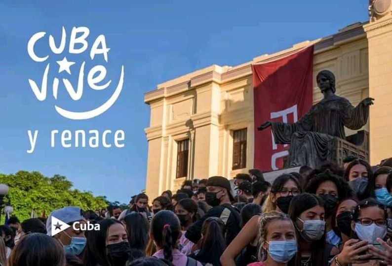 Nuestro Presidente <a href="/DiazCanelB/">Miguel Díaz-Canel Bermúdez</a> acompaña a nuestros jóvenes porque sin dudas en ellos #CubaVive #CubaViveyAbraza