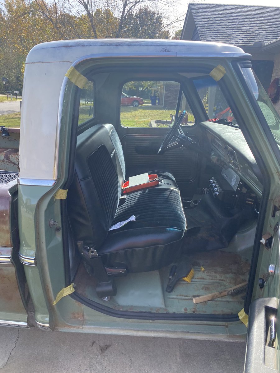 oldmanbeaston's tweet photo. New weather strip around the doors in the #68F100 https://t.co/XoYwvX3Mg4