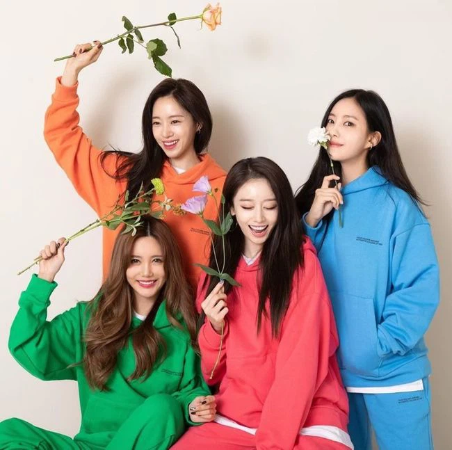 urdearness's tweet photo. BUENASSSS
Estoy buscando a Qri, Eunjung y Jiyeon para formar un lindo T-ARA, solamente pido que deseen una linda amistad. 
¿Me ayudan con un rt? https://t.co/32C0RL33YZ