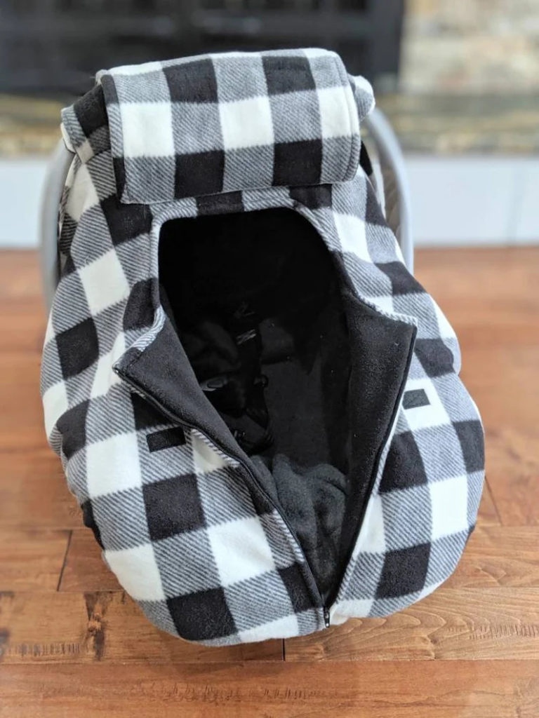 It’s important to keep your baby warm during the colder months, but wrangling them into a snowsuit or covering them with layers and layers of blankets may not be the most practical route when carrying them around in their bucket car seat.

l8r.it/WkvF