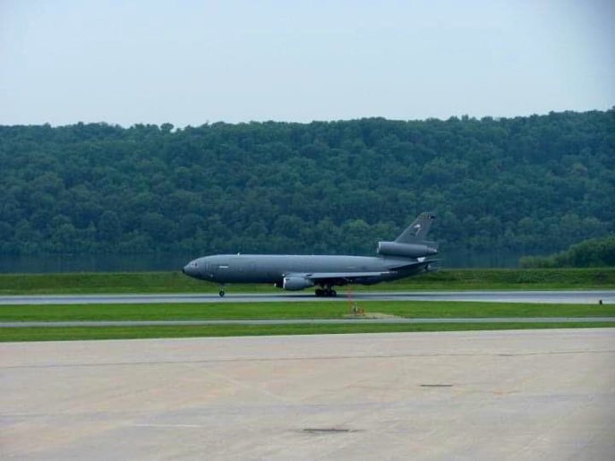 airport_girl's tweet photo. Here’s an airplane. 
That’s it.  That’s the tweet.
#aviation #avgeek https://t.co/8FaF9iBLgu