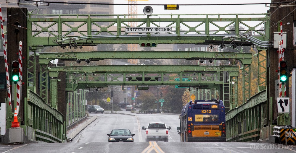 Green Light Means Go: Stuck open for two days, the University Bridge is now lowered and traffic resumes, seen Sunday morning in Seattle. <a href="/heidigroover/">Heidi Groover</a> reports seattletimes.com/seattle-news/t… via <a href="/seattletimes/">The Seattle Times</a>