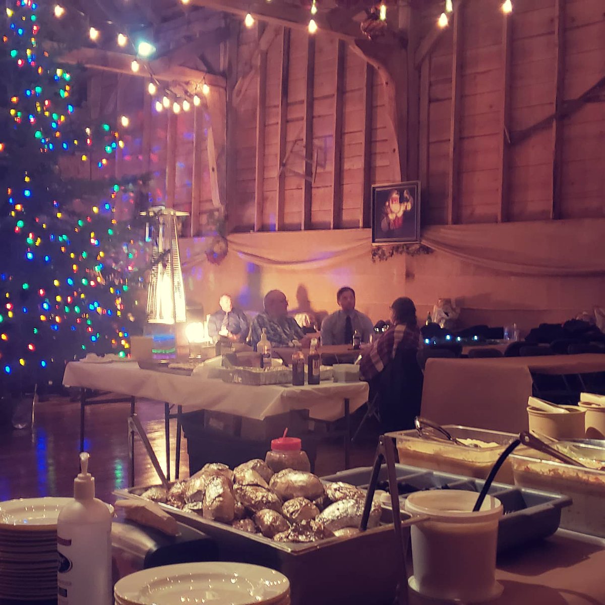 Planning a Christmas party? We cater all year round! One less thing to worry about this Christmas season 🎄

#Christmas #christmasparty #catering #cateringservice #food #christmasfood #staffparty #companyparty #goodtidings  #goodfood #winter #winterwedding #winterbbq #bbqlovers