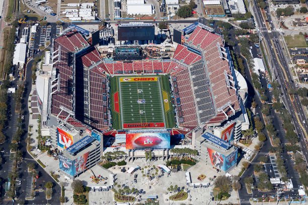 headley_jay's tweet photo. Think of this, every one in that stadium was there to see the #GOAT play. He was the it💎 In our stadium @BitRiseToken is the @TomBrady You getting in🐐? Straight moon shot🚀🌓 #Buccaneers #NFL $BRISE #bitrisetoken #crypto #BSCGems #60kstrong #TampaBay🏈 #Champs #bitrisearmy #FL https://t.co/2nU6Nmsard
