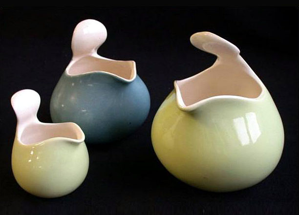 AlmanacAntiques's tweet photo. #EvaZeisel was an influential figure in #20thcentury #design, especially in #ceramics. She worked for more than 75 years and was one of the most important #industrialdesigners in the U.S.  Learn more. https://t.co/yRzyKVRAUA https://t.co/3qbhv8mCSw
