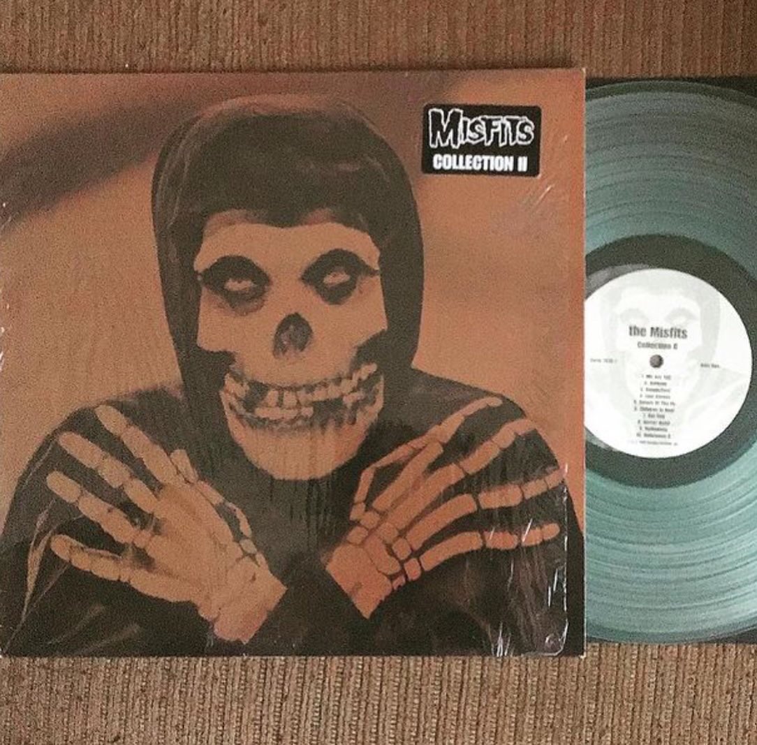 WrEtcH_'s tweet image. #OnThisDay November 14, 1995 @TheMisfits released the compilation studio album #CollectionII / #Collection2.