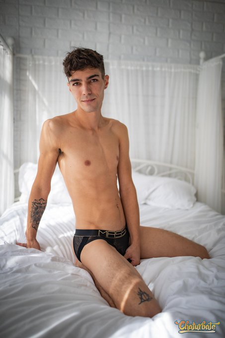 New phone backgrounds for y&rsquo;all 🥰 https://t.co/njN7WUkUSa