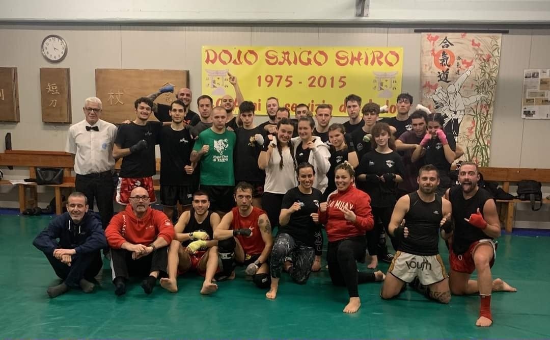 TeamKaiMuay's tweet photo. Un sabato pomeriggio intenso, un allenamento sul tema della Kick Light,coadiuvati da 2 arbitri toscani ed insieme ai nostri ospiti de Il  Lupo Fight Club Mugello e della Global Fitness kickboxing di Roma!Sempre positivo sperimentare e confrontarsi!! #kickboxing #kaimuay #muaythai https://t.co/nnXUDXfnf3