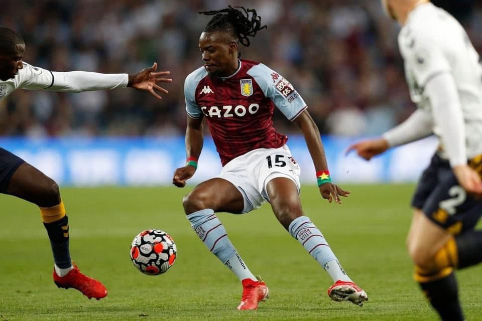 mamadouc7's tweet photo. Heureuse rencontre et échanges assez riches avec notre Étalon 🇧🇫Bertrand Traoré, grand attaquant évoluant à Aston Villa, en Premier League. Prompt rétablissement champion! ⚽️ https://t.co/M7LPVHo2ns