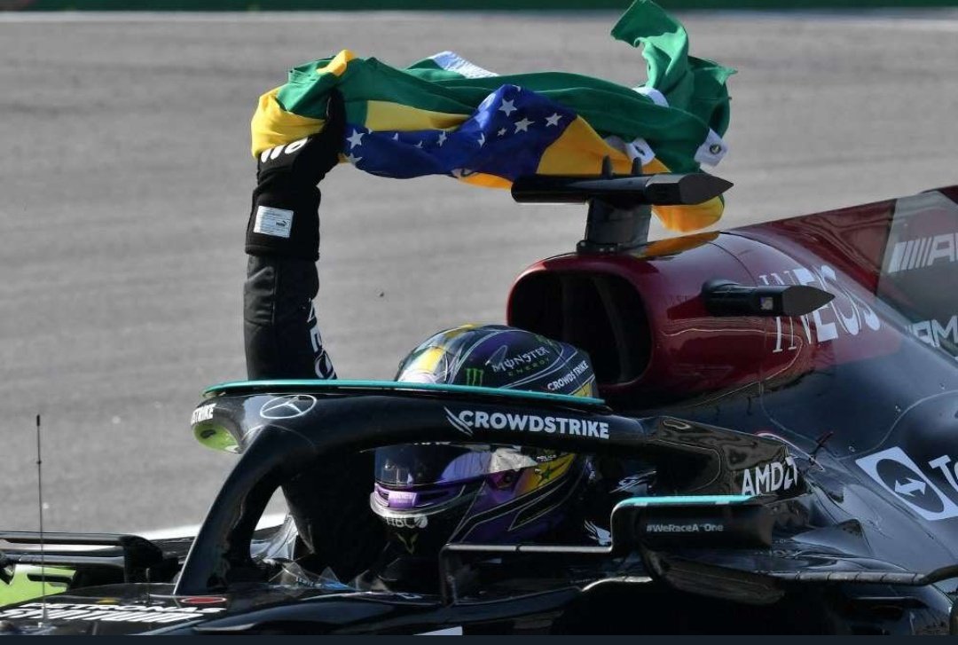 MarcioTroots's tweet photo. Quem é Fan de Senna sabe realmente o que isso significa, obrigado @LewisHamilton ,que final de semana,me senti nos anos 90 hoje, obrigado https://t.co/1PydHKjbbM