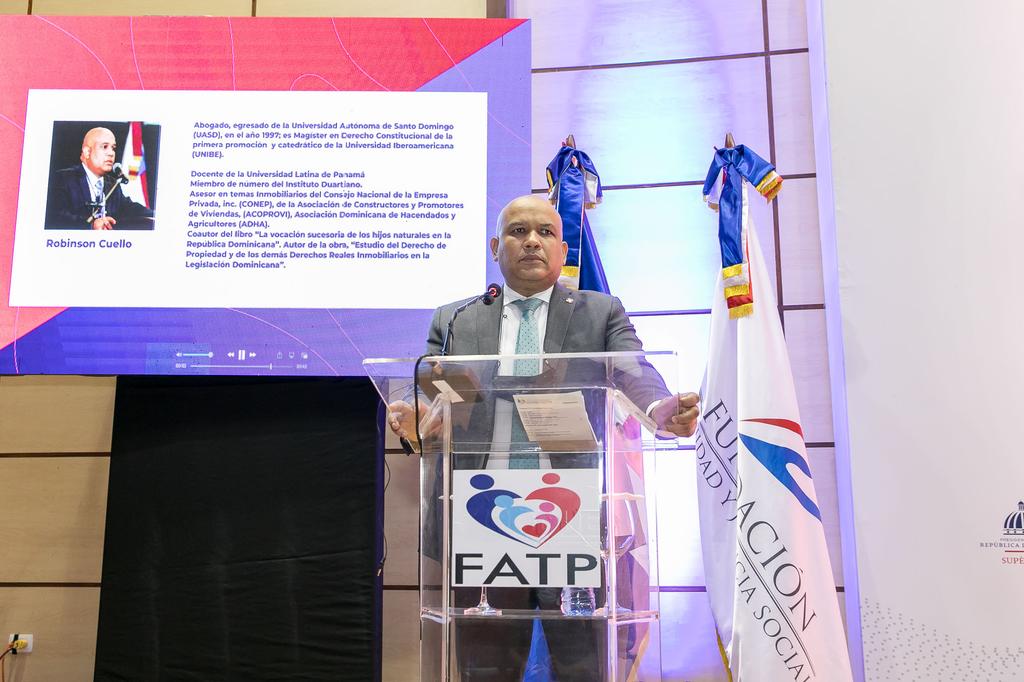 EquidadyJustSRD's tweet photo. En el mes de la familia, Robinson Cuello Shanlatte,miembro del número del Instituto Duartiano nos invitó a imitar el ejemplo de la familia Duarte y Diez con el tema "Valores Familiares". Punto de vista histórico, en #FATP2021
#FEJUSRD https://t.co/ASmLHVrppa