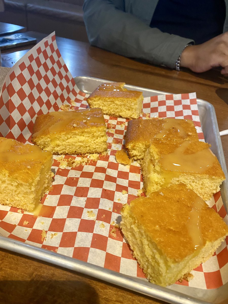 singleinatlanta's tweet image. Having some BBQ at @hattiemariesbbq . 🥰 #CityofDecatur #DowntownDecatur