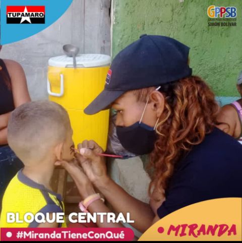 lander_mrt's tweet photo. #13Nov 📸|| ¡EJEMPLO DE LUCHA!

Con amor y alegría nuestra militancia #MRT acudió a la parroquia La Democracia en el sector San Vicente, donde se realizó un abordaje político, social y recreativo en beneficio de los habitantes.

#VotaRebelde https://t.co/qrWzXwcq4x