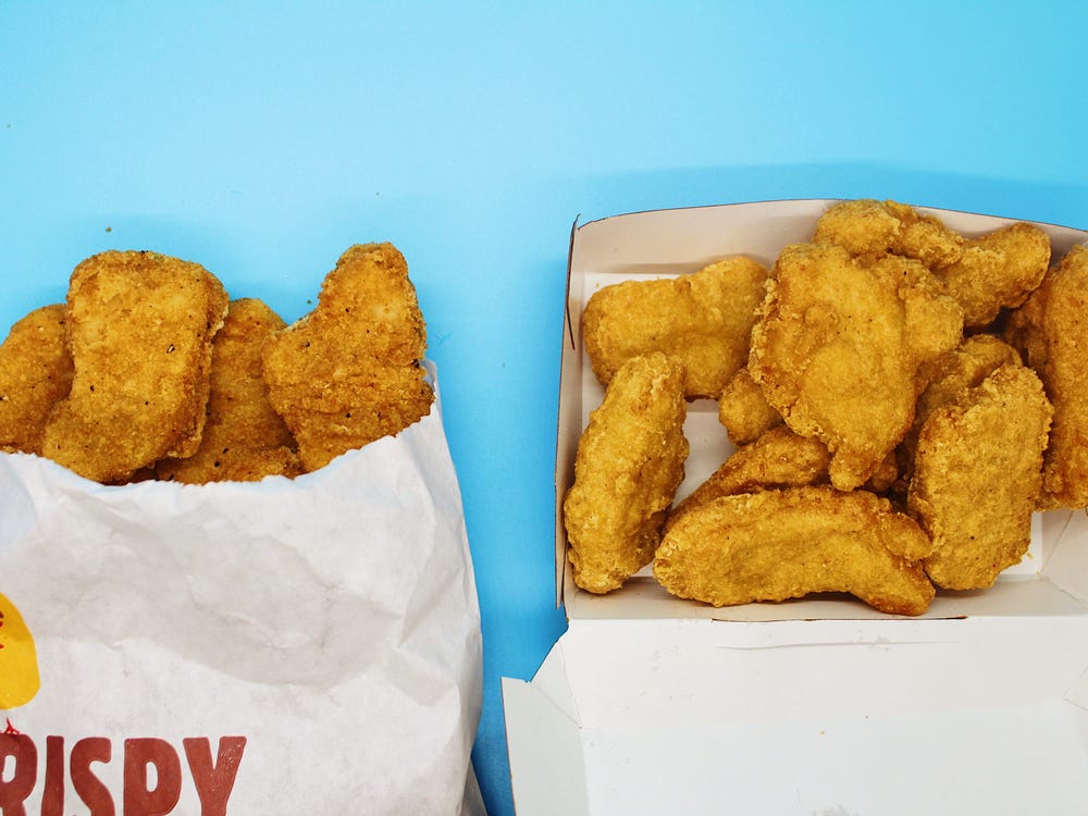FoodSpeed315's tweet photo. Do these look similar to you? The chicken nuggets from McDonald’s and Burger king looks the same to me. 

#FoodSpeed 
#chickennuggets 
#McDonalds 
#BurgerKing https://t.co/hVlSNGDsPx