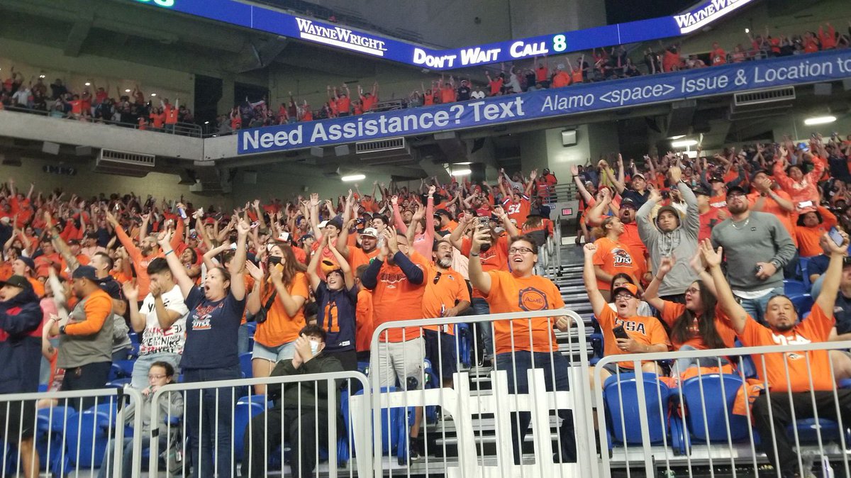 UTSA's tweet photo. Loud, proud & rowdy! ππ€π½
#UTSA #UTSAFans @UTSAFtbl @UTSAAthletics https://t.co/LbaKowyY1F