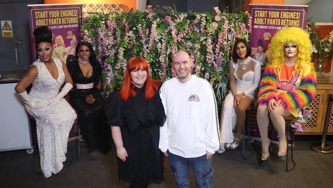 RiddleDash85's tweet photo. Such a fun night with the wife @adultpanto_tour Rapunzel with these 4 queens (@AlexisMateo79 @elliediamond101 @trinitykbonet @TamishaIman1 ) also funny with little Willy @TheDavidJohnHop. Defo be back next year for Snow White #adultpanto #rupaul #dragstars https://t.co/g4nJh7uCeE