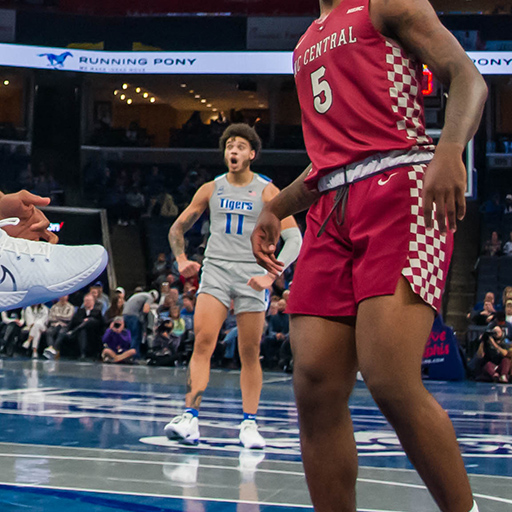 Memphis_MBB's tweet photo. .@Effort_les on the @jayden_hardaway baseline drive and flush is all of us. 😤

#GoTigersGo | #TunnelVision https://t.co/lS18sxiIqs