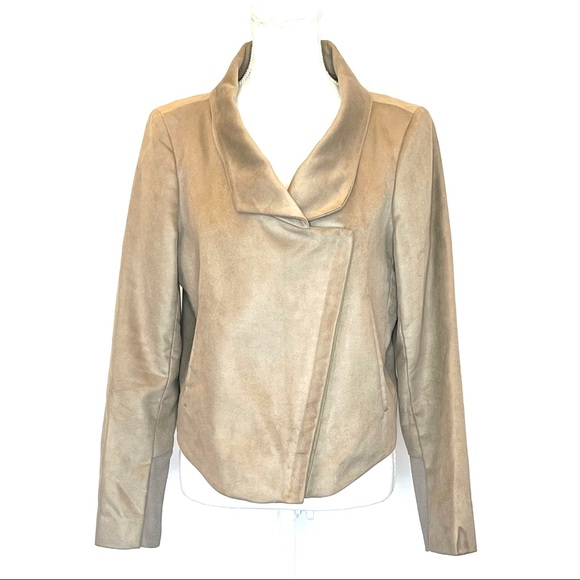 Shopafrolic01's tweet photo. So good I had to share! Check out all the items I'm loving on @Poshmarkapp #poshmark #fashion #style #shopmycloset #helmutlang #turnbury #goldengoose: https://t.co/sAYuc1zqY2 https://t.co/zLs5lmBUQi
