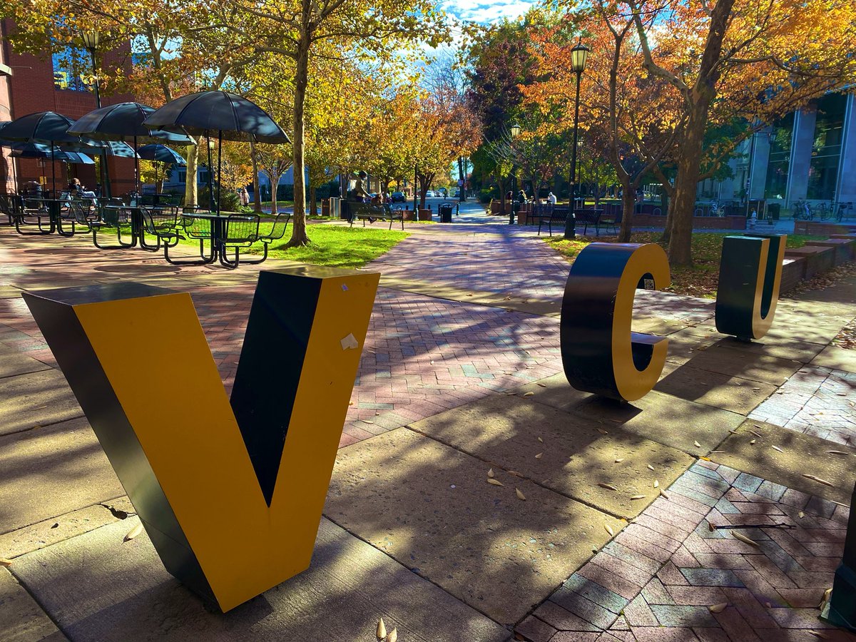 VolpeSophia2's tweet photo. Caught up with Dr. Kaitlin Hanger, P.R. and graphic design at the Robertson School. She says that social media helps consumers to hear more of a companies voice. “Instead of hearing from CEOs you can hear from employees and spokespersons.” #MASC336 #TwitterScavengerHunt https://t.co/BGipxskvMQ