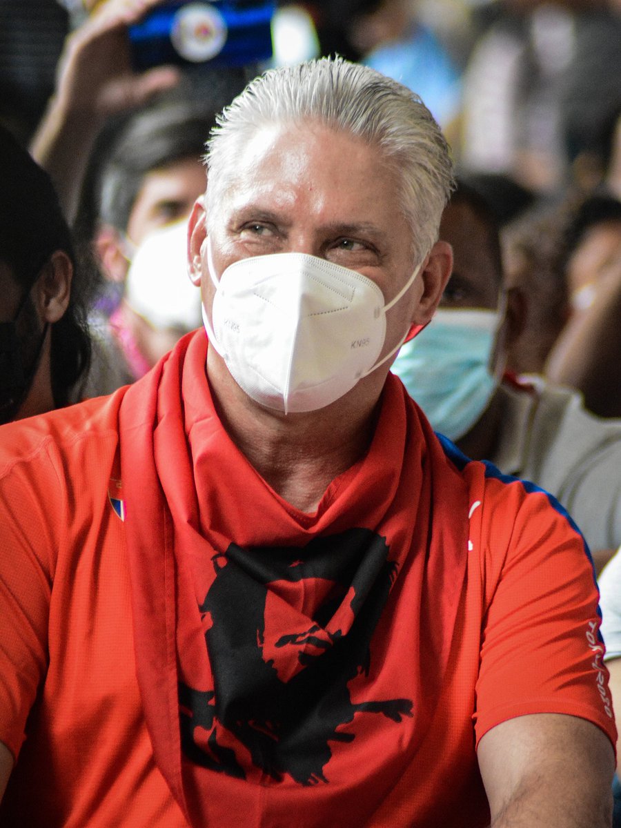 ¡Estamos con usted, Presidente!

#CubaVive 

#PañuelosRojos