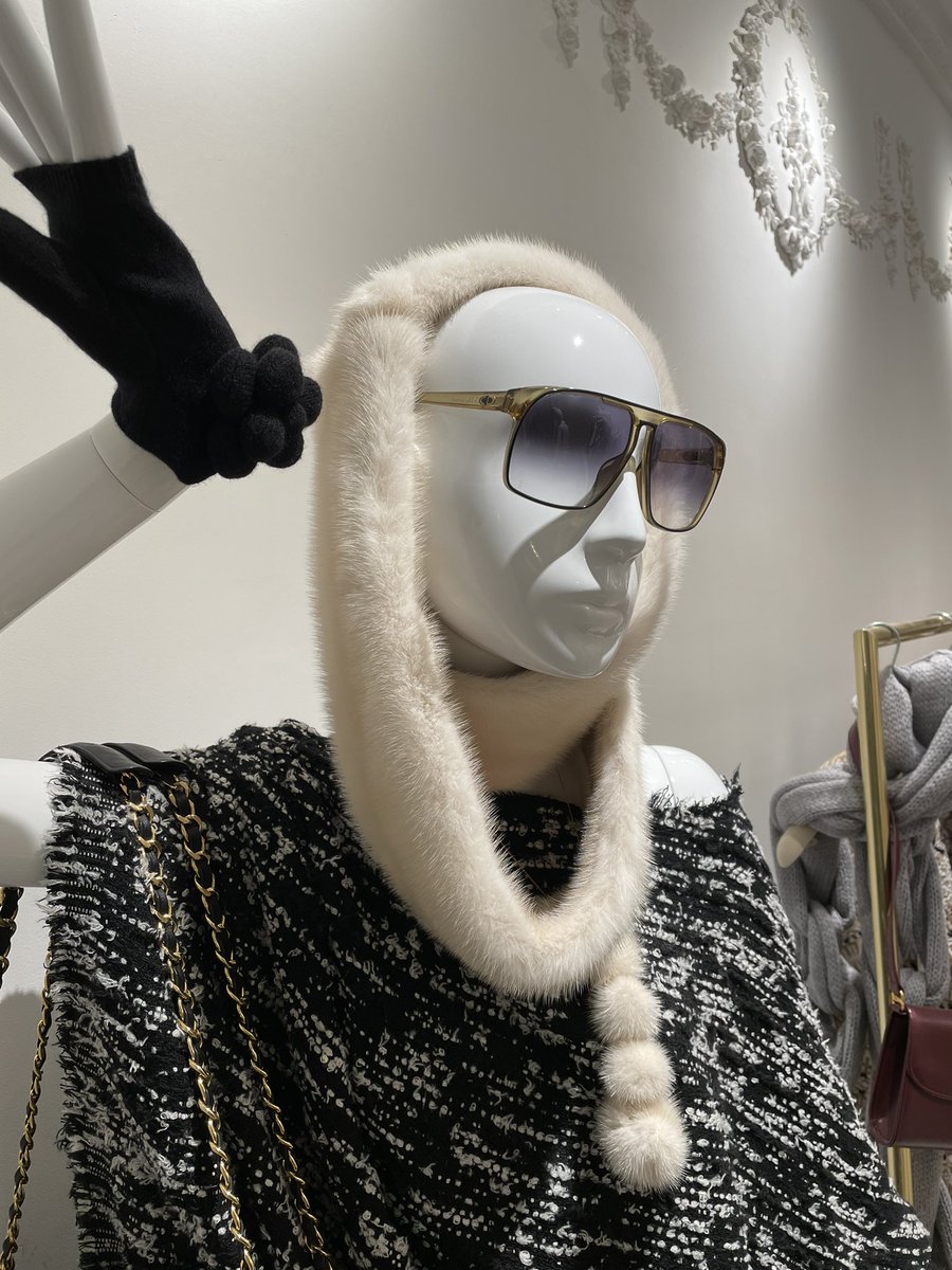 25_janvier's tweet photo. How a #25janvier scarf can superbly define a look ✨ https://t.co/TQ7cFPygIQ